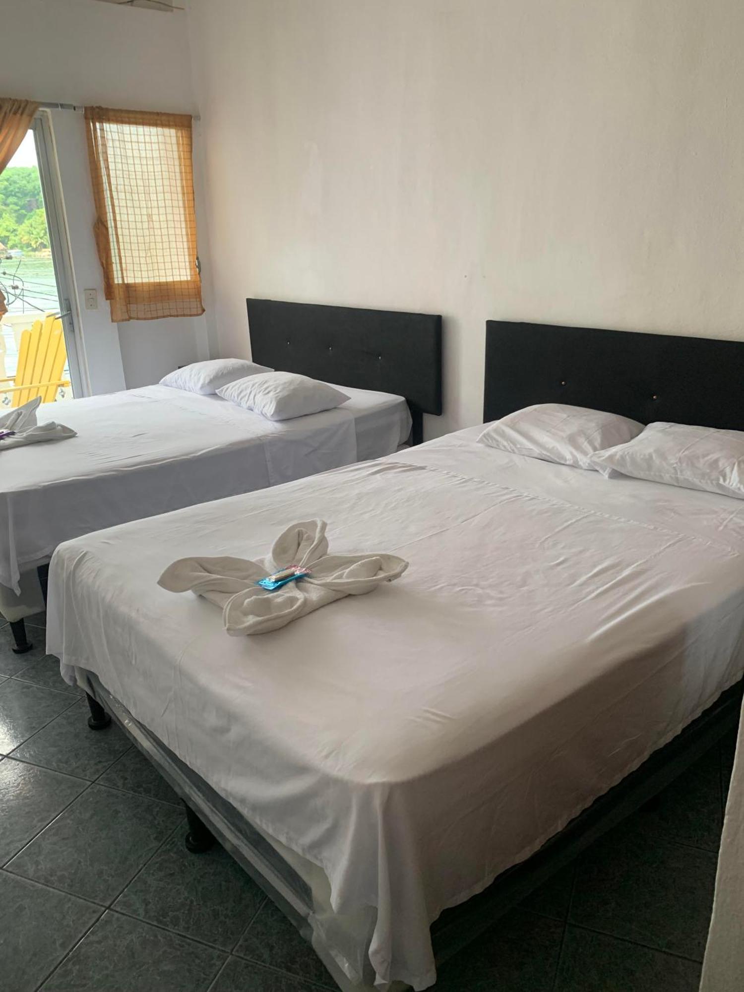 Hotel Aurora ฟลอเรส ภายนอก รูปภาพ